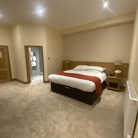 דנפרמליין The City Hotel מראה חיצוני תמונה
