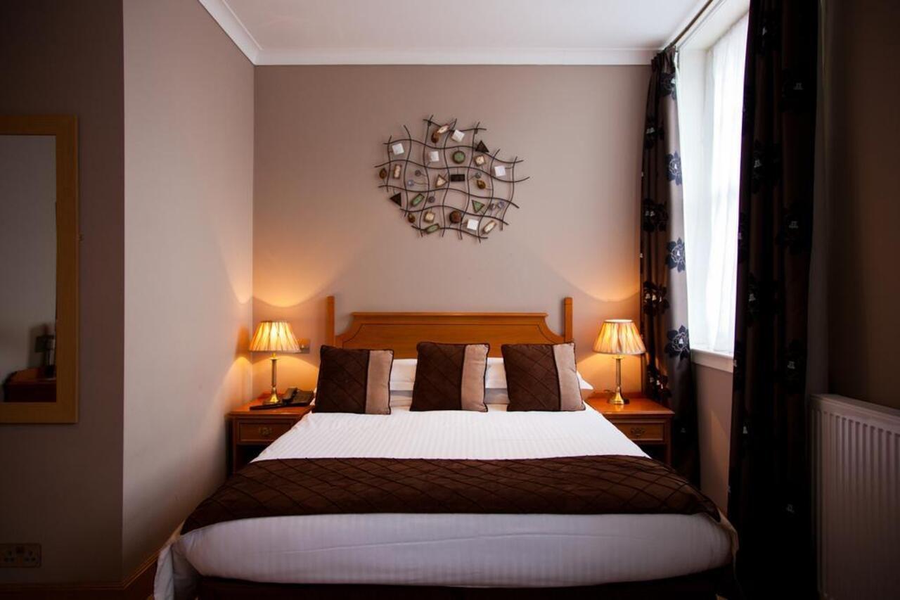 דנפרמליין The City Hotel מראה חיצוני תמונה