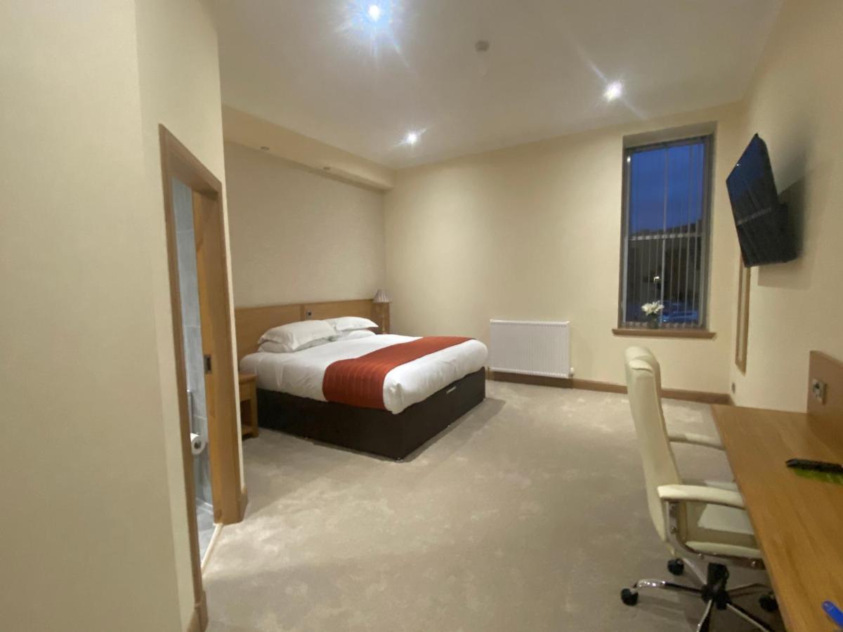 דנפרמליין The City Hotel מראה חיצוני תמונה