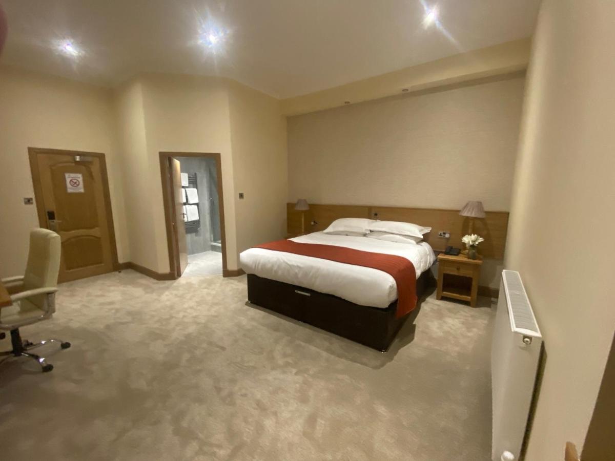 דנפרמליין The City Hotel מראה חיצוני תמונה