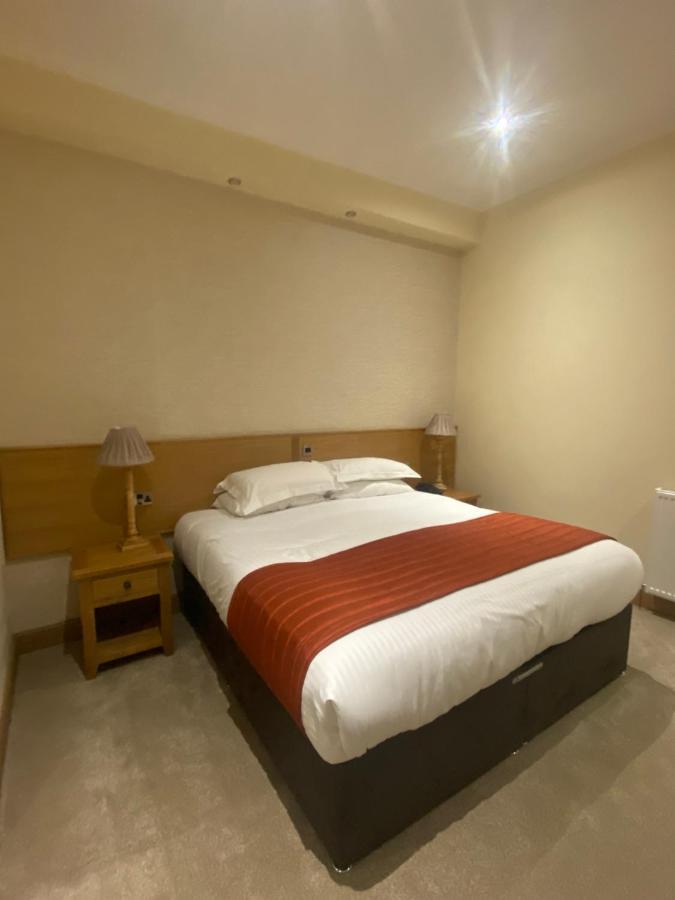 דנפרמליין The City Hotel מראה חיצוני תמונה