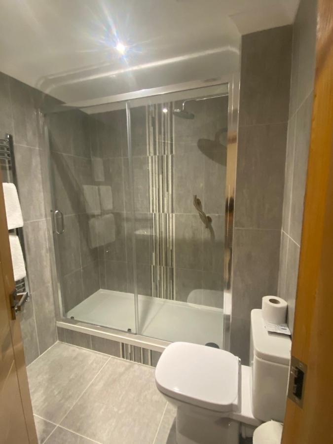 דנפרמליין The City Hotel מראה חיצוני תמונה