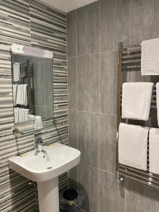 דנפרמליין The City Hotel מראה חיצוני תמונה