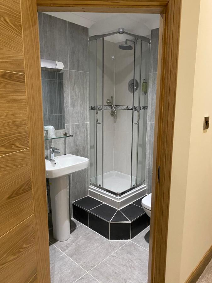 דנפרמליין The City Hotel מראה חיצוני תמונה