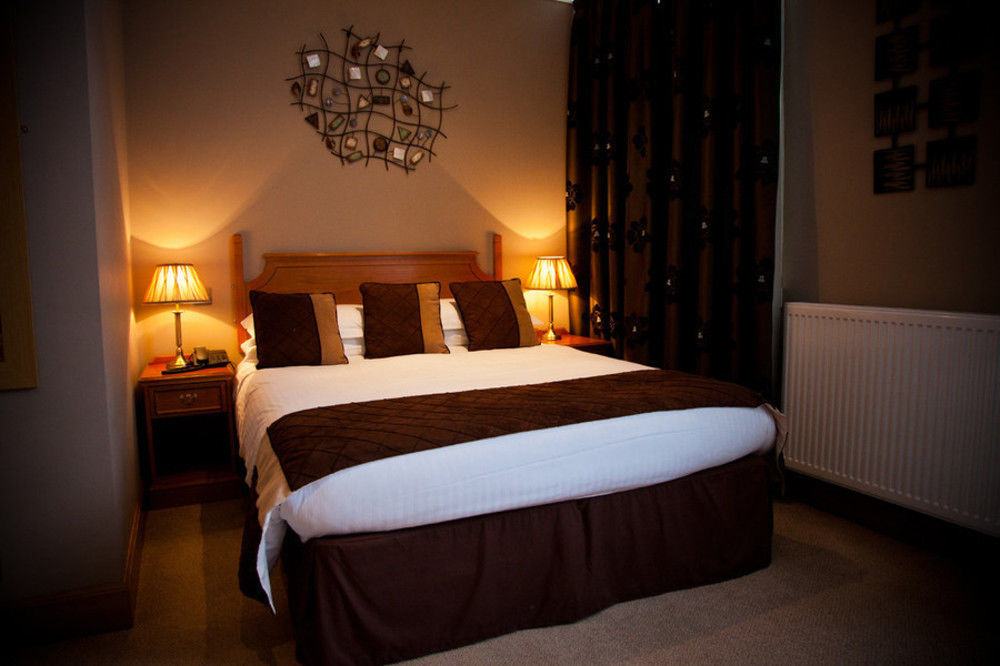 דנפרמליין The City Hotel מראה חיצוני תמונה
