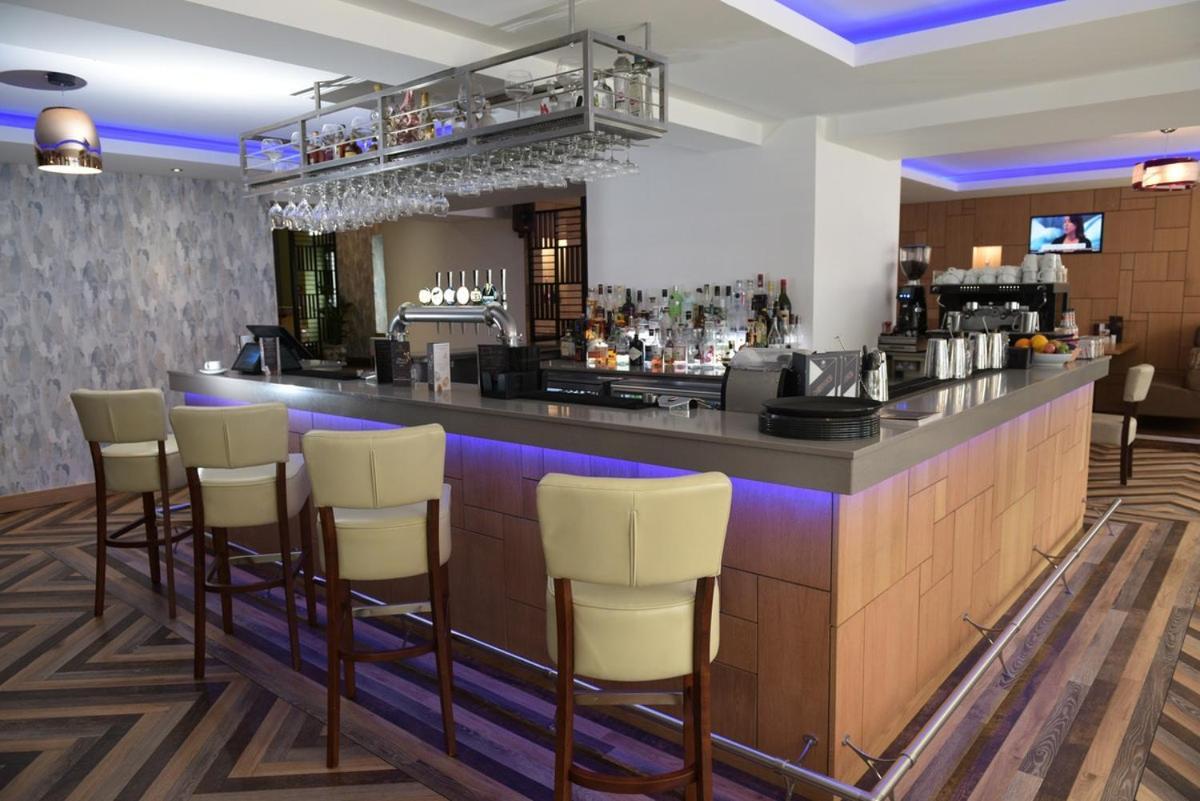 דנפרמליין The City Hotel מראה חיצוני תמונה